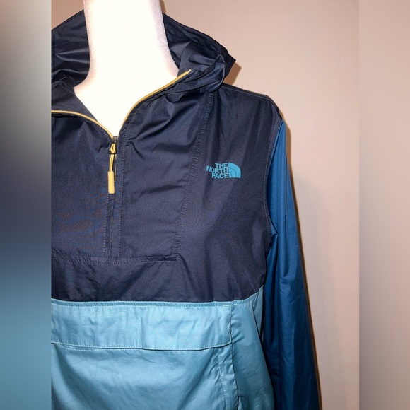 The North Face Windbreaker - Picture 2 of 9